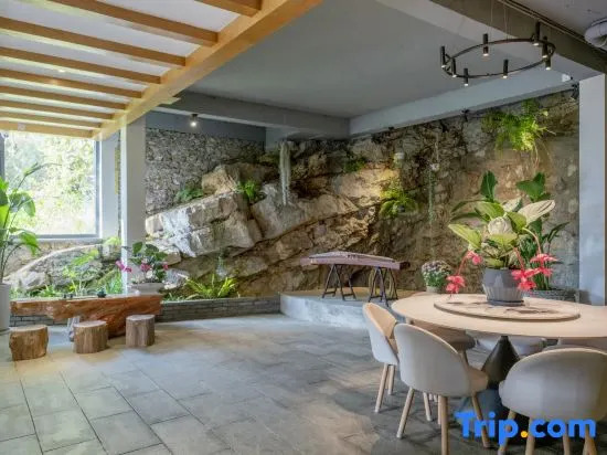 Xingyi Wanfenglin Ruhuazaoye Homestay (Baguatian Observation Deck)