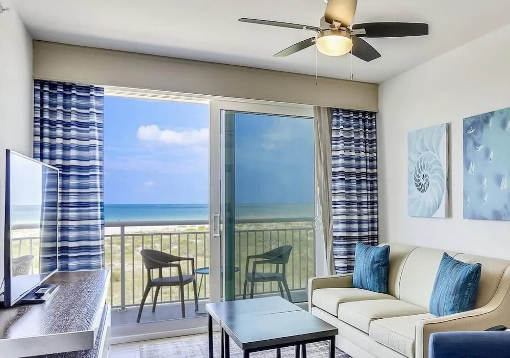 Luxurious/brand New Oceana/pools/hottubs/ W203 Great Location!