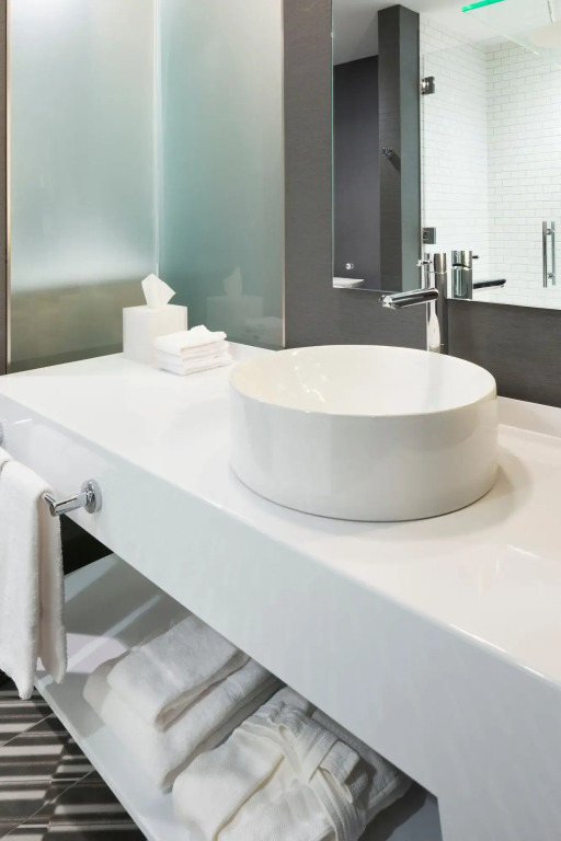 Le Meridien Columbus, The Joseph