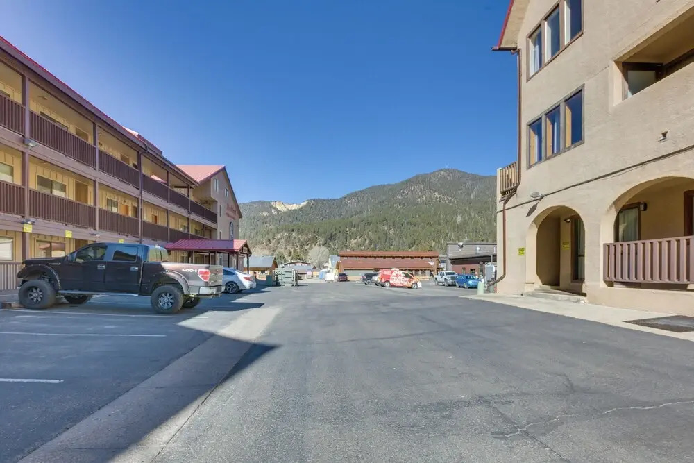 Ski-in Red River Retreat: Balcony, Mountain Views!