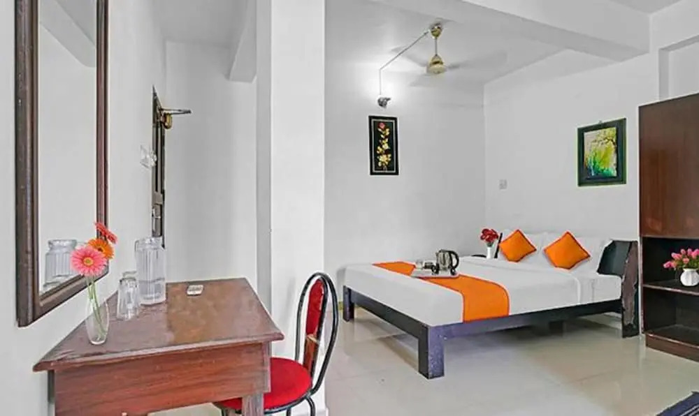 Oyo 90840 Majestic Raja Nagari