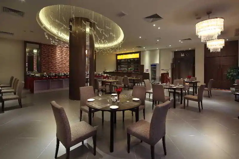 Guangzhou Xingji Hotel (Guangzhou Zhongxin Knowledge City Hongwei Metro Station Branch)