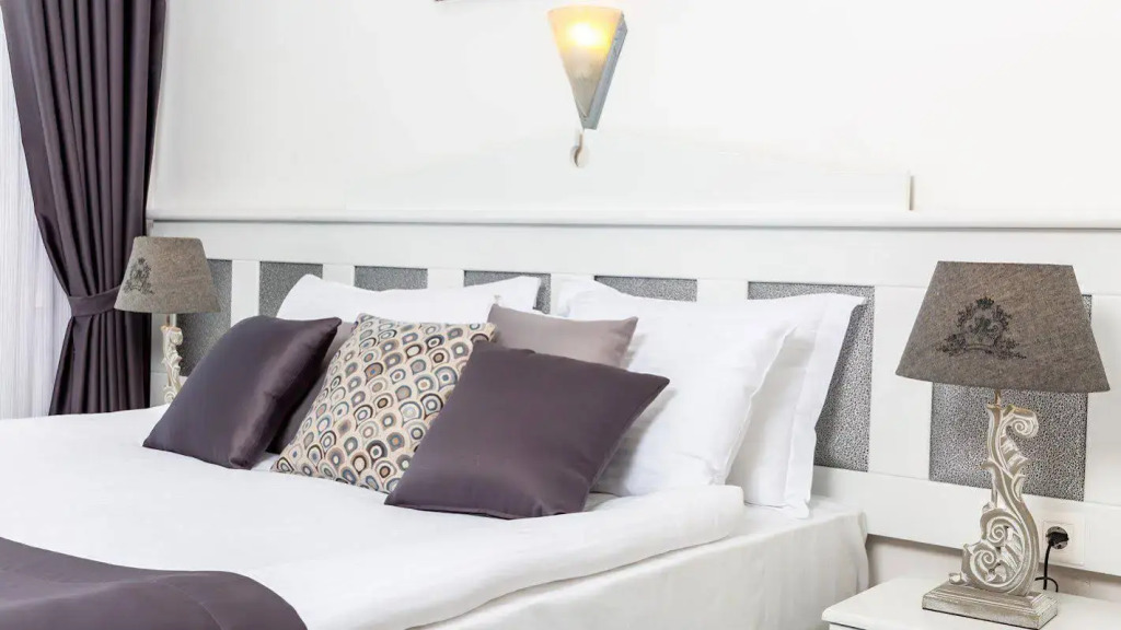Aryes Deluxe Hotel