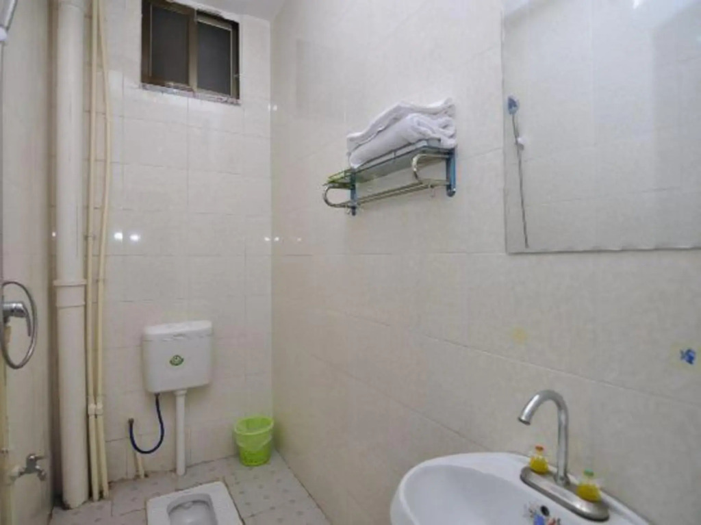 Ru Chun Si Ji Hostel