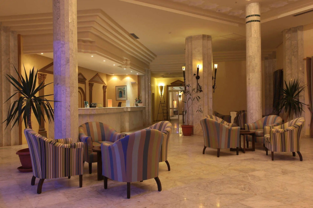 Hotel Venice Beach- Families and Couples Only