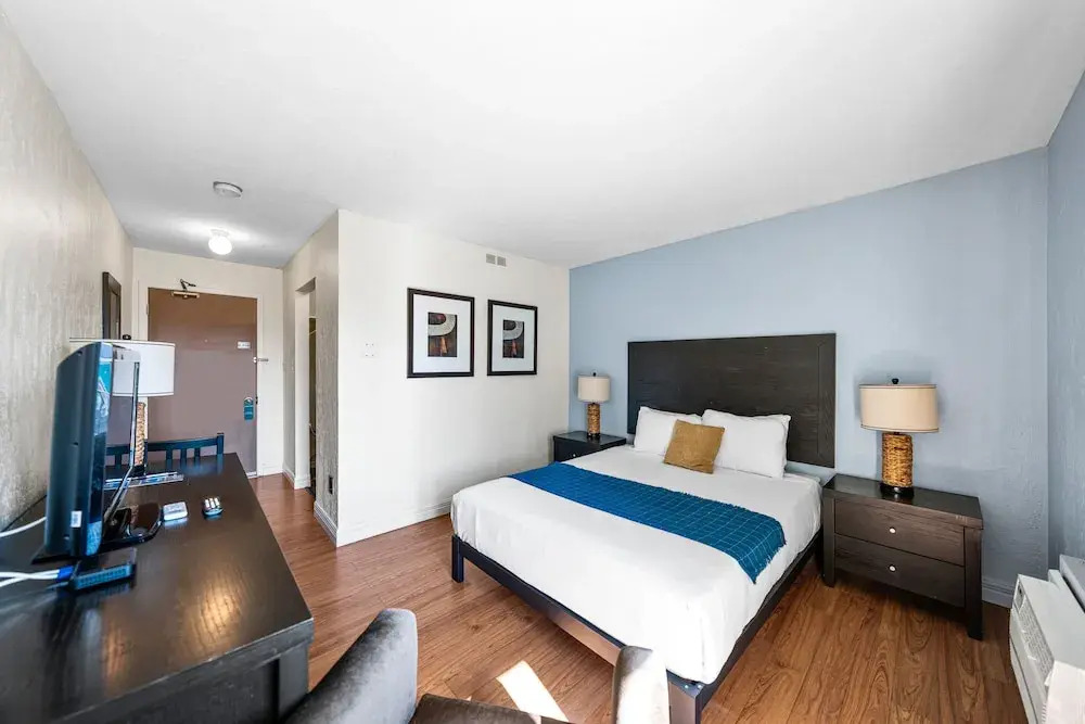 Shores Inn & Hotel
