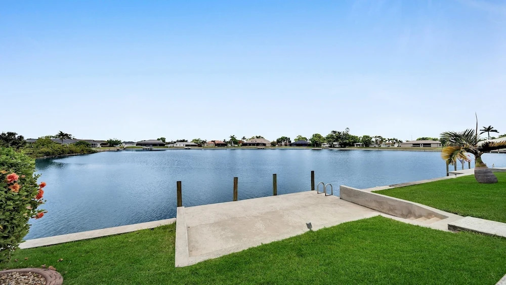 Casa de La Vista Pool Spa With Lakefront View