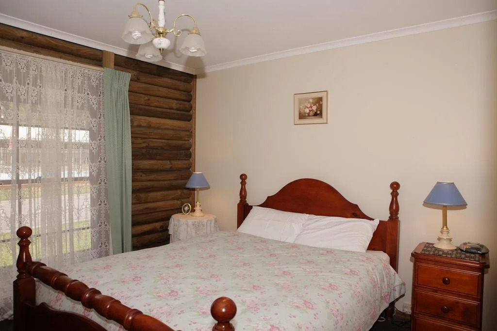 Halls Gap Log Cabins