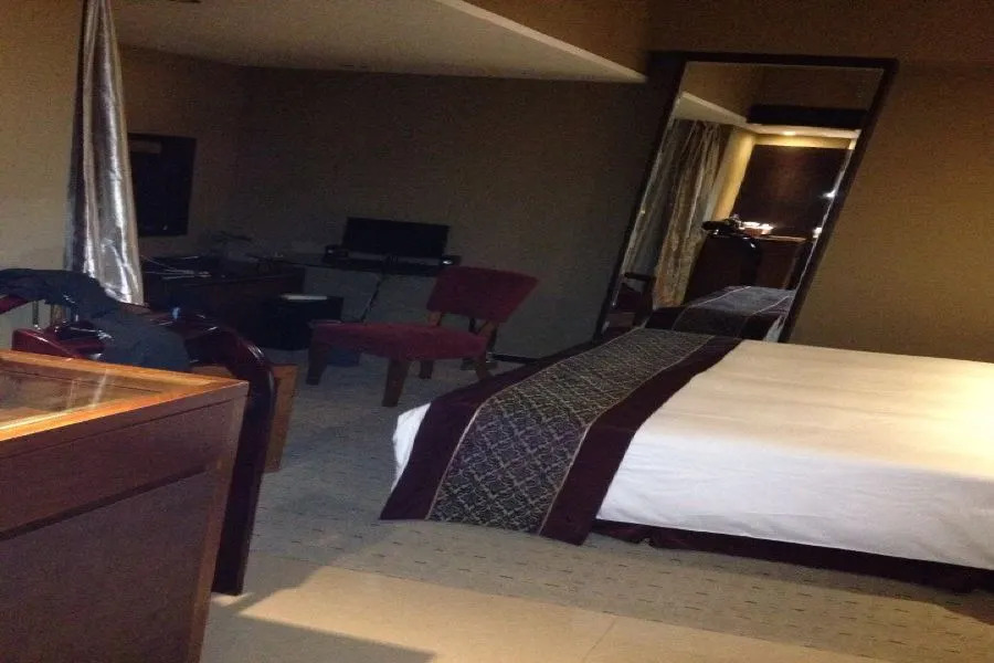 Hangzhou Peacock Hotel