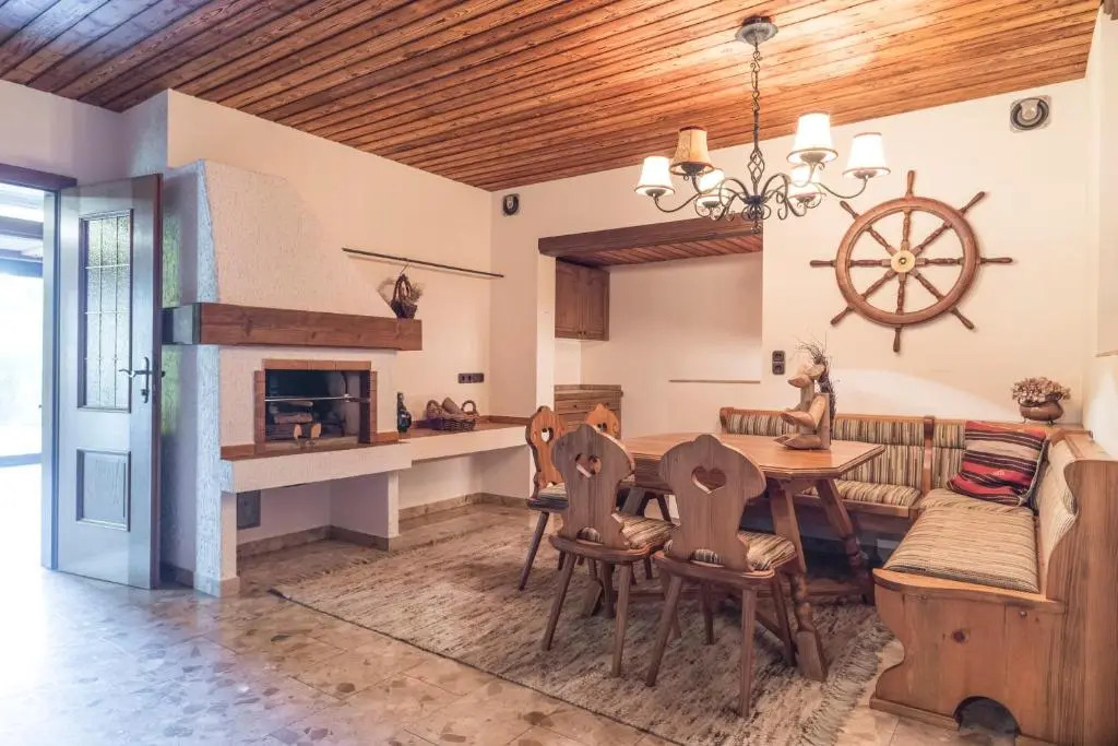 Yes, it is RETRO - Big Villa with Indoor Pool by ichbucheAT