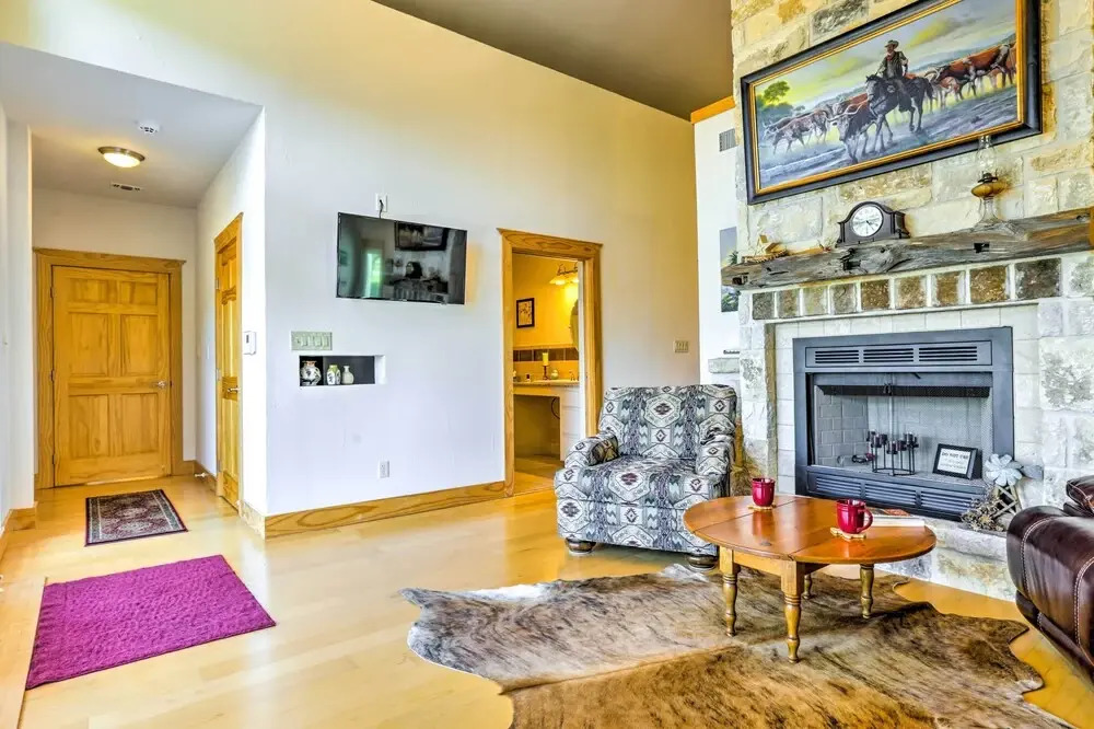 Johnson City Home w/ Hot Tub - Close to Wineries!