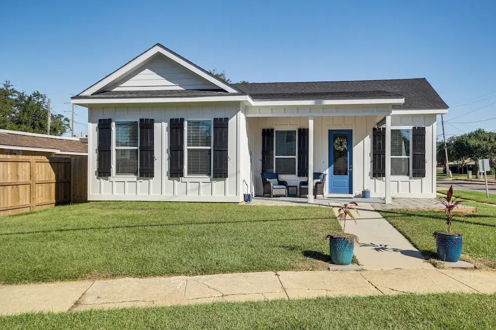 Steps to Beach: Modern Gulfport Getaway!