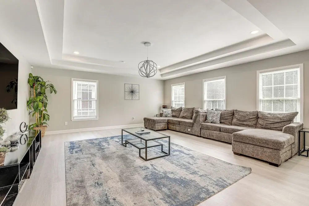 Walk to Mercedes-benz! Centrally Located ATL Base