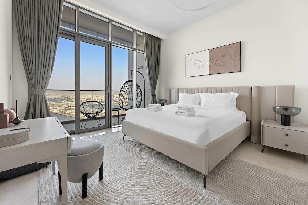 WelHome - Seaside Serenity: Spacious 1 BR in Maritime City