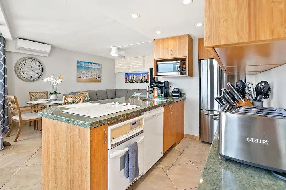 Kamaole Nalu 305 - Breathtaking Ocean Views, Renovated, Ocean Front, Split AC!