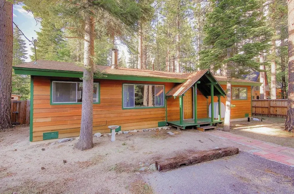 Whispering Pines Cabin - Family and pet Friendly Abode