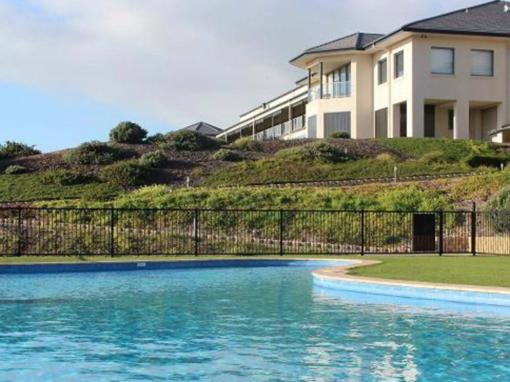 Lady Bay Hotel