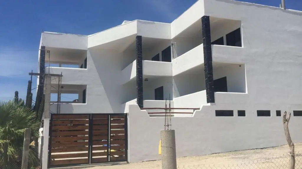 Casa Arrecife - Dorado Suite, Fast Wifi & Balcony! Beach is steps away