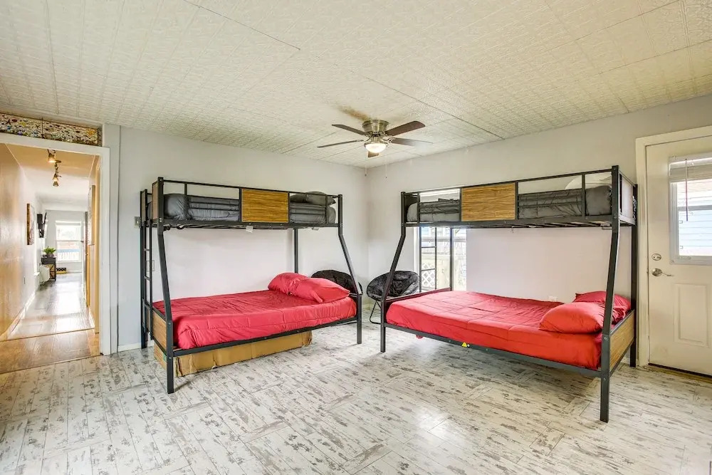 Galveston Cottage ~ 1 Mi to Beach: Pet Friendly!