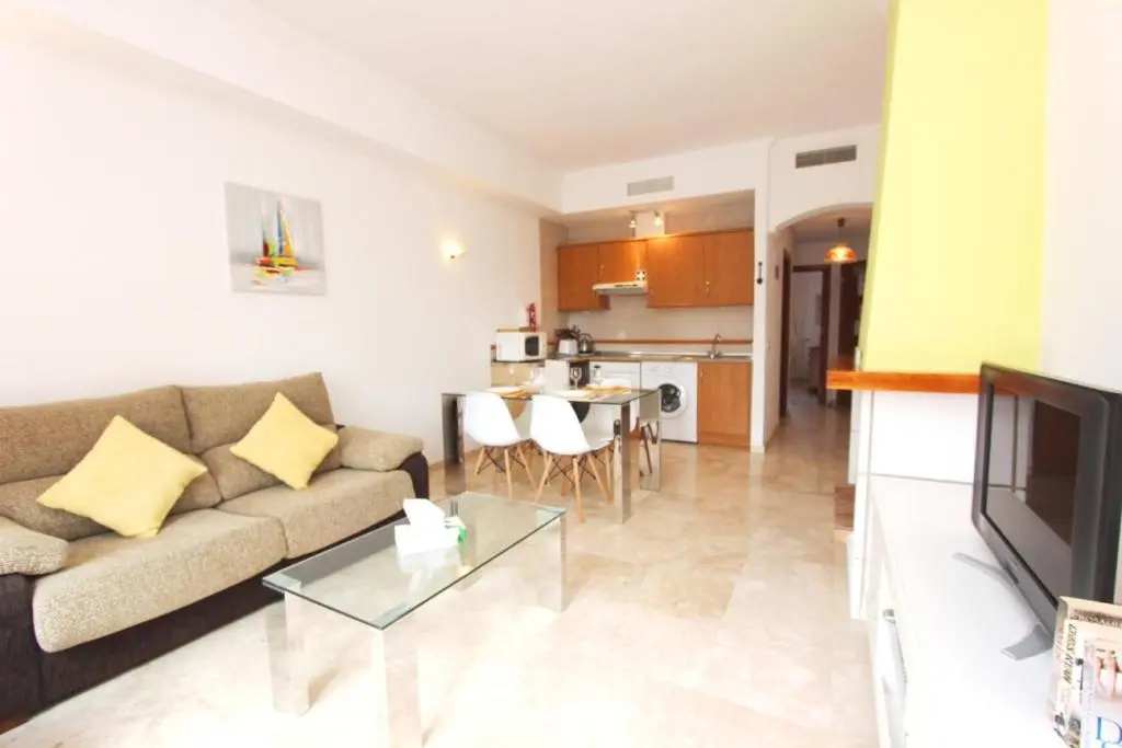 La Duquesa, greatly located 1 bedroom apartment in desirable urbanization, backing to Golf course near the beach LA312