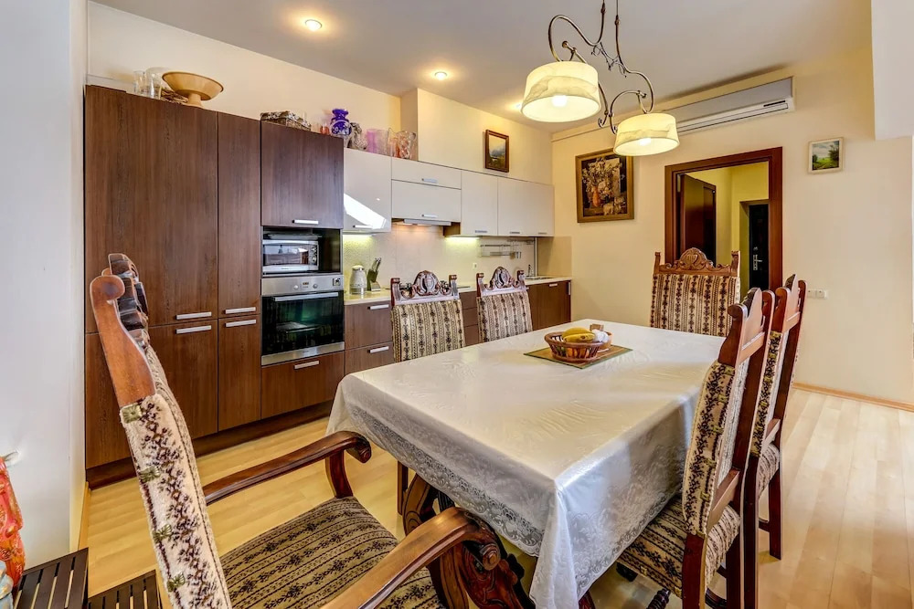Home4day Spacious loft in the heart of Petersburg
