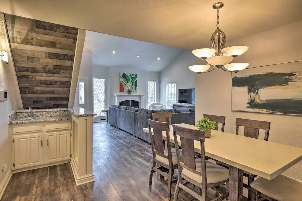 Game Room & Private Pool: Richardson Retreat