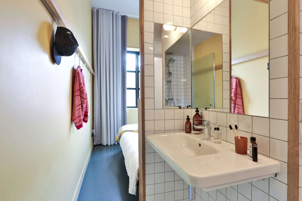 MOB HOTEL Paris Les Puces