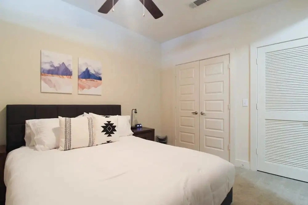 Refresh Tanglewood Spacious 1BR in Uptown Houston