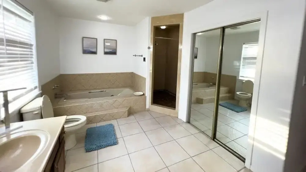 Fun Retro Island Vibe Sleeps 17 Beach 1 Block 4 Bedroom Home
