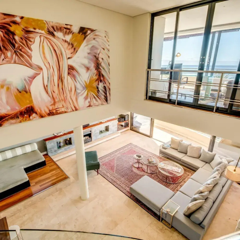 Multi-level Family Villa w Private Pool Views Lions Crest