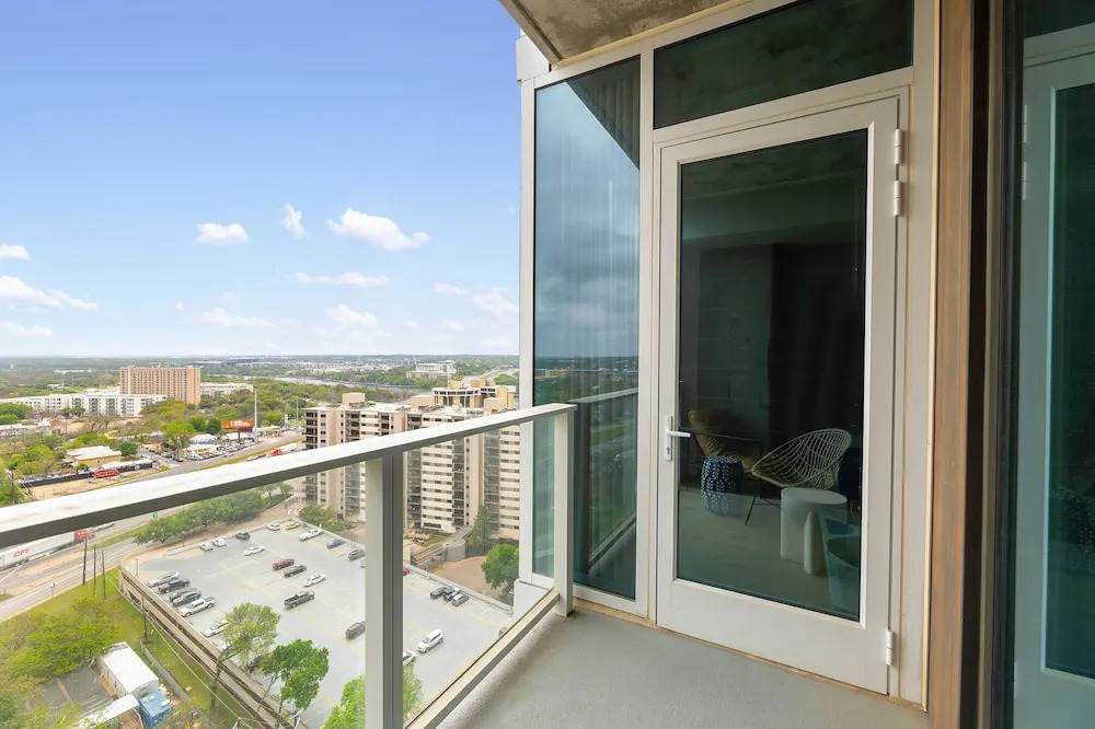 20th FL 1BR | Heated Pool | Gym | Bar | Balcony