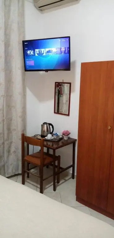 HOTEL CRISARI
