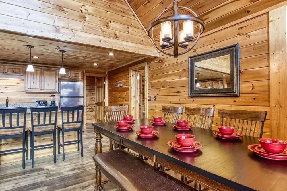 Cub Path Lodge - Luxurious 5/5 With Theatre Room And Mountain Views! 5 Bedroom Cabin by RedAwning