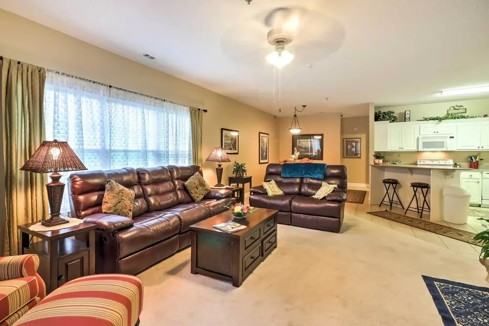 Condo on Kingwood Golf Course ~ 3 Mi to Main St!