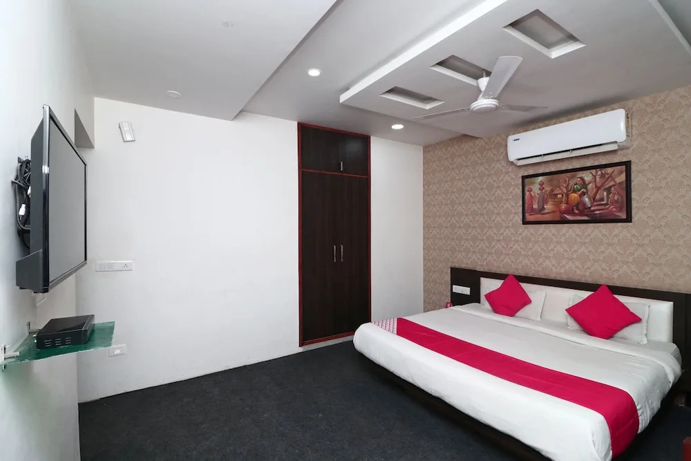OYO 16499 Hotel Moti Dungri Palace