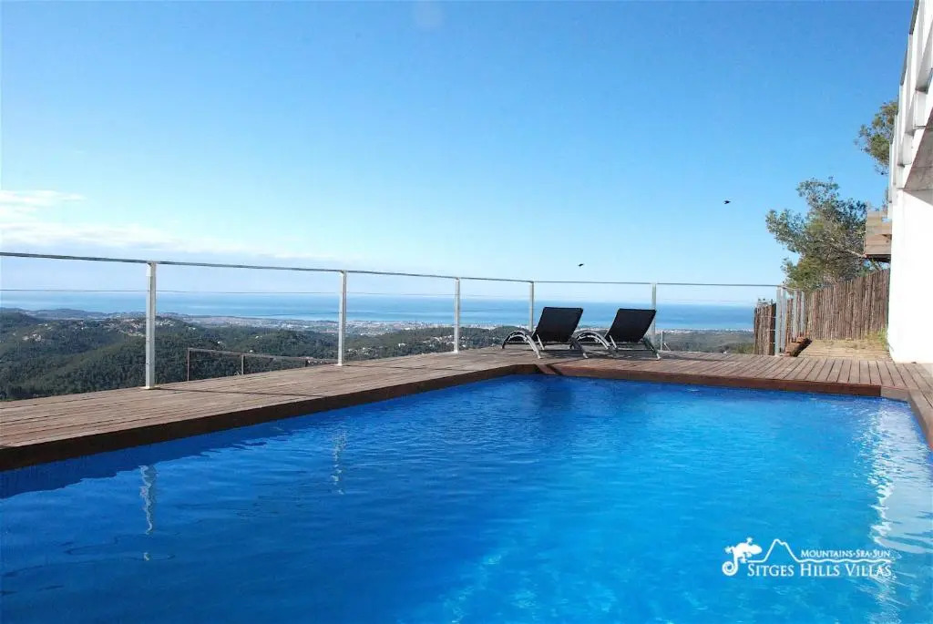Stunning views to sea from Modern Villa El Mirador near Sitges
