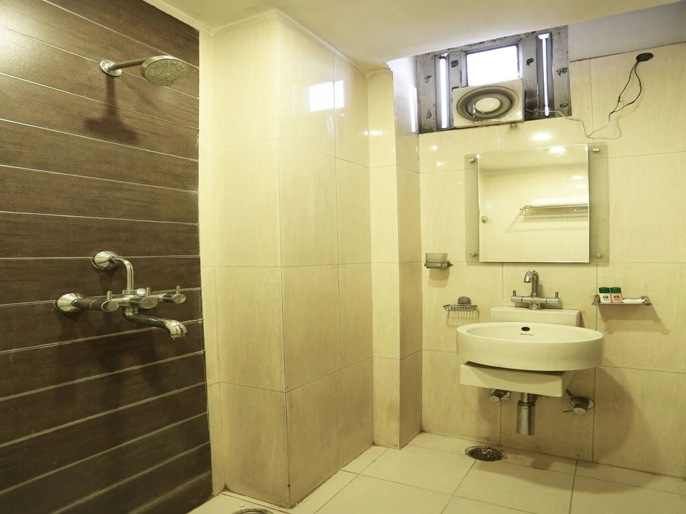 OYO 1807 Hotel Platinum Inn