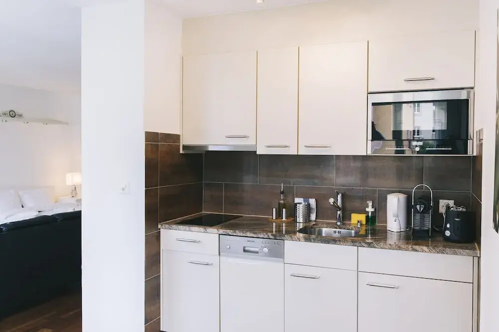 Bright furnished apartment with POCKET WIFI