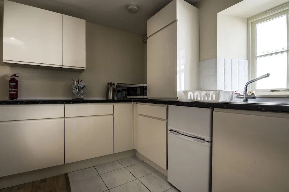 The Sail, Two Bedroom Apartment - Tenby