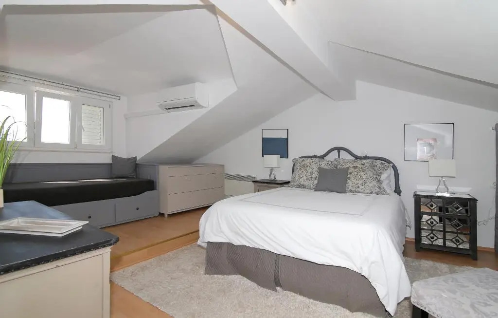 Spacious 2 BR Apt LuxeView- OldTownView, 10min to town