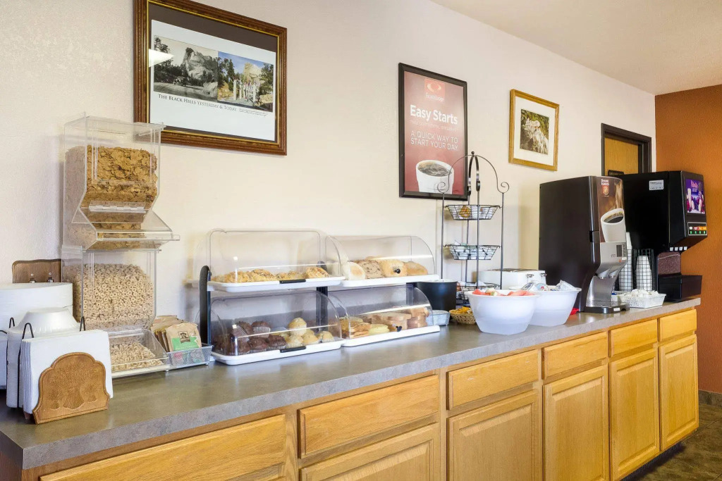 Econo Lodge, Downtown Custer Near Custer State Park and Mt Rushmore