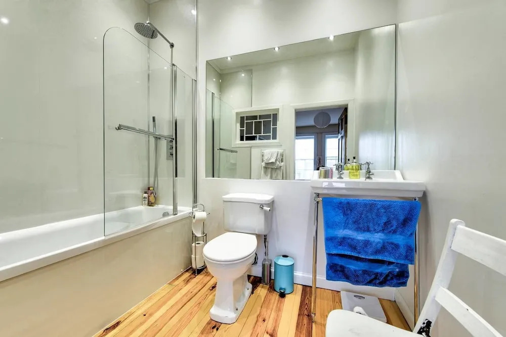 Heart of the City: St Andrew Square 2bed/2bath Apt