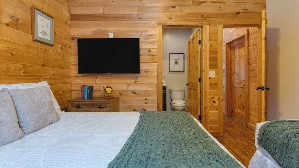 Mins to Hunter Mountain Sleeps 36 Pool, Spa, Games & Bar Cozy Peaks Lodge by Avantstay