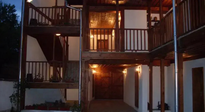 Tsutsovi House