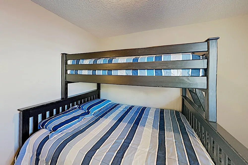 New Listing! Gulf-view Beach W/ Pools 2 Bedroom Condo