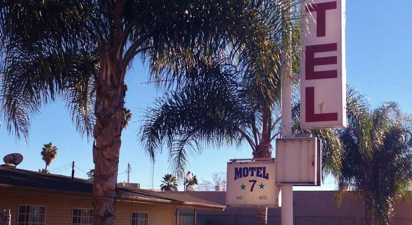Downtown Motel 7