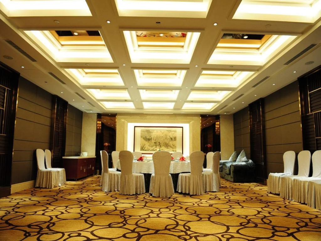 Yantai Shunhe Huaqiao Hotel