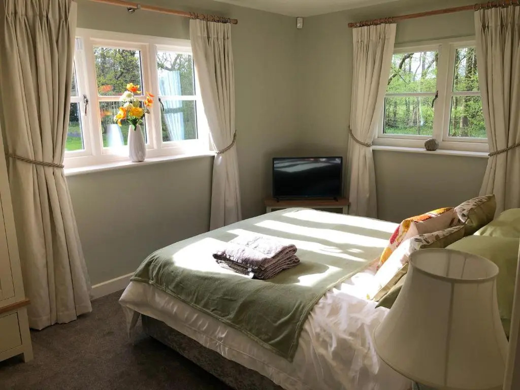 Daweswood - Luxury cottage, lake access & hot tub