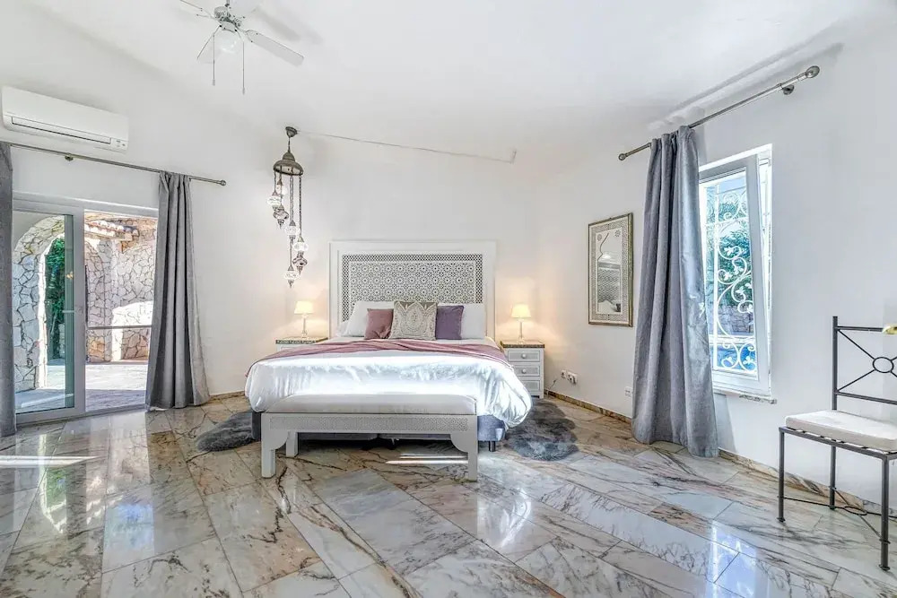 Golfinhos Magnificent Spacious 5 Bedroom Villa
