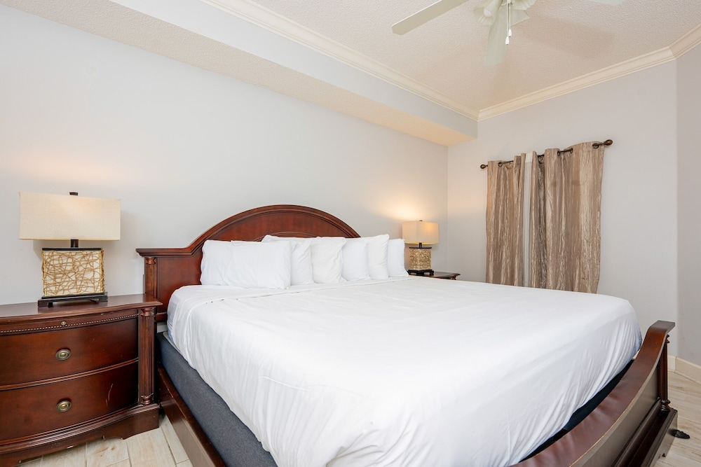 Phoenix On The Bay 1129 2 Bedroom Condo